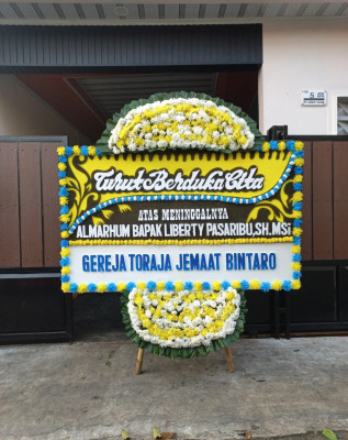 Papan Bunga Duka di Obi Utara